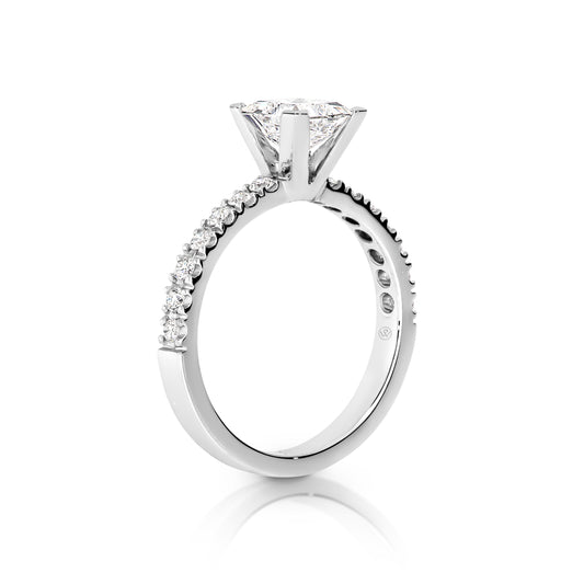 Tani | Solitaire with Peg Head Setting